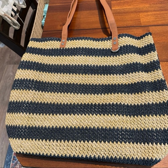 Thirty One Bundle In Navy Striped Straw - Picture 12 of 16